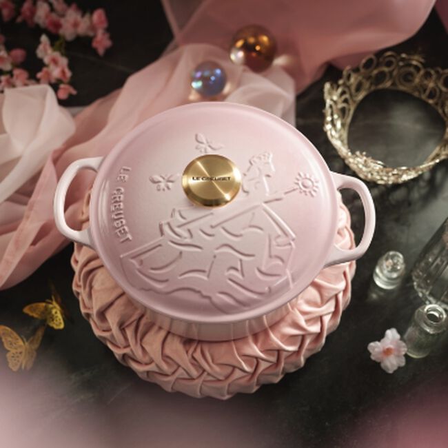 Le Creuset Wicked Glinda Embossed Signature Round Casserole 24cm image number 6